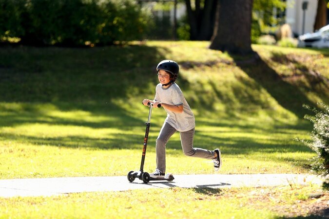 Kolobežka Micro MAXI Deluxe Black