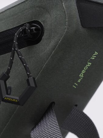Cyklistická brašňa MAAP x Apidura Frame Pack 1L Loam