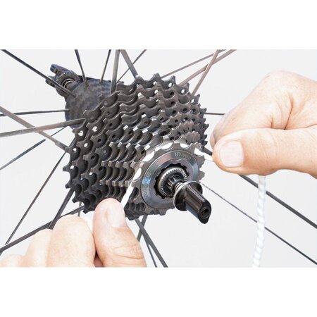 Čistiaca pomôcka Finish Line Gear Floss