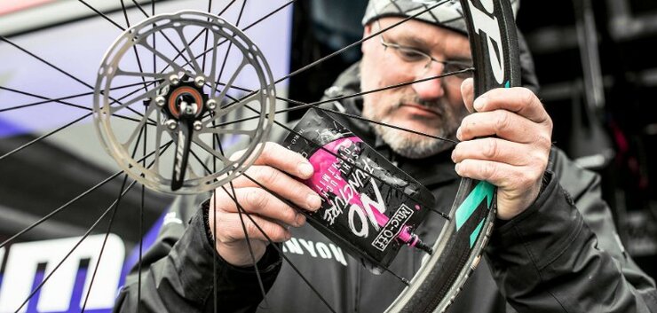 Tmel na bezdušové pneumaticky Muc-Off No Puncture Hassle Tubeless Sealant 140ml pouch Tmel na bezdušové pneumaticky Muc-Off No Puncture Hassle Tubeless Sealant 140ml pouch