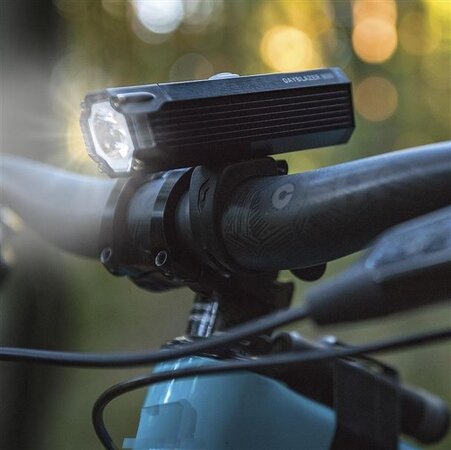 Predné svetlo Blackburn Dayblazer 1000 USB-C