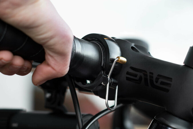 Knog zvonček Oi Luxe Brass Black