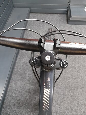 Testovaný bicykel CTM Zephyr Limited Matná Antracitová B-KH-6