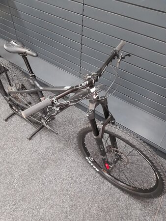 Testovaný bicykel CTM Zephyr Limited Matná Antracitová B-KH-6
