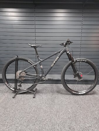 Testovaný bicykel CTM Zephyr Limited Matná Antracitová B-KH-7