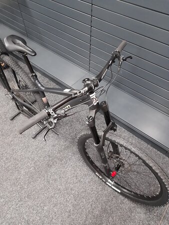 Testovaný bicykel CTM Zephyr Limited Matná Antracitová B-KH-7