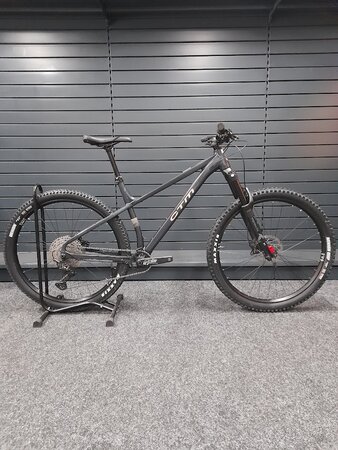 Testovaný bicykel CTM Zephyr Limited Matná Antracitová B-KH-8