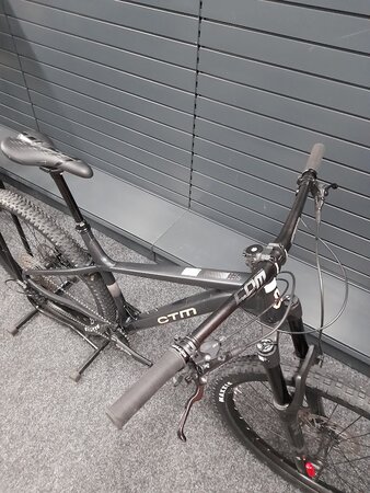 Testovaný bicykel CTM Zephyr Limited Matná Antracitová B-KH-8