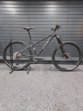 Testovaný bicykel CTM Zephyr Limited Matná Antracitová B-KH-9