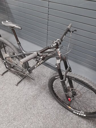 Testovaný bicykel CTM Zephyr Limited Matná Antracitová B-KH-9