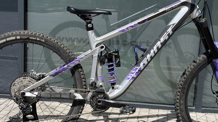 Testovaný bicykel Ghost Riot Trail Full Party Silver/Electric Purple R002