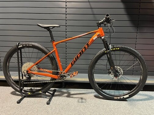 Testovaný Bicykel Giant XTC SLR Grenadine 2022