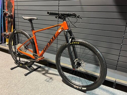 Testovaný Bicykel Giant XTC SLR Grenadine 2022