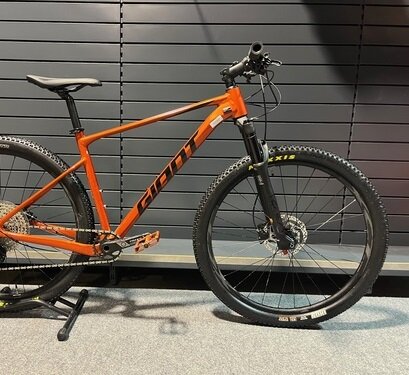 Testovaný Bicykel Giant XTC SLR Grenadine 2022