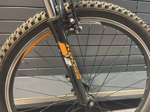 Testovaný Bicykel Kross Hexagon 2.0 Black/Orange/Grey Glossy 2022 R18