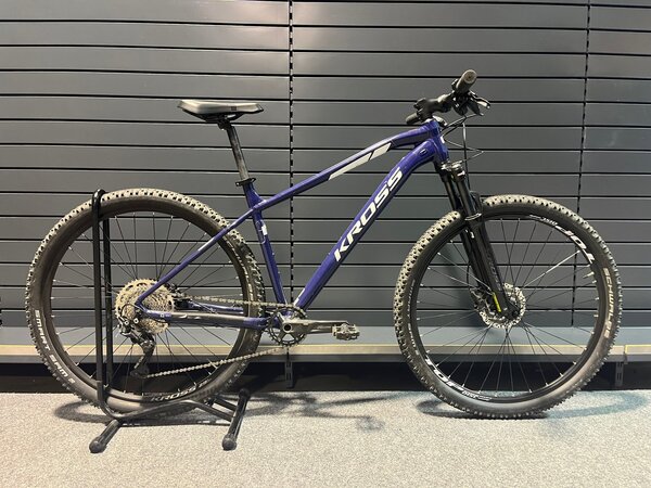 Testovaný Bicykel Kross Level 4.0 Navy Blue/White Glossy 2022 R76