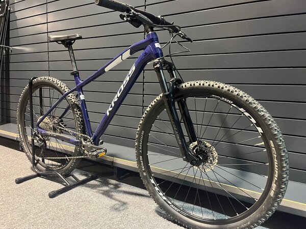 Testovaný Bicykel Kross Level 4.0 Navy Blue/White Glossy 2022 R76