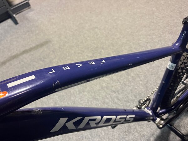 Testovaný Bicykel Kross Level 4.0 Navy Blue/White Glossy 2022 R76