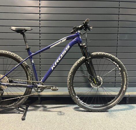 Testovaný Bicykel Kross Level 4.0 Navy Blue/White Glossy 2022 R76