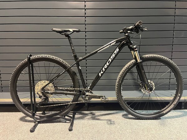 Testovaný Bicykel Kross Level 5.0 Black/Silver Glossy 2022