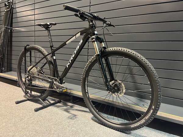 Testovaný Bicykel Kross Level 5.0 Black/Silver Glossy 2022