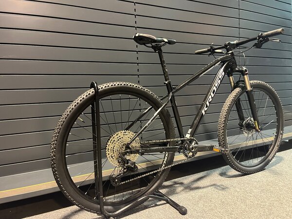 Testovaný Bicykel Kross Level 5.0 Black/Silver Glossy 2022