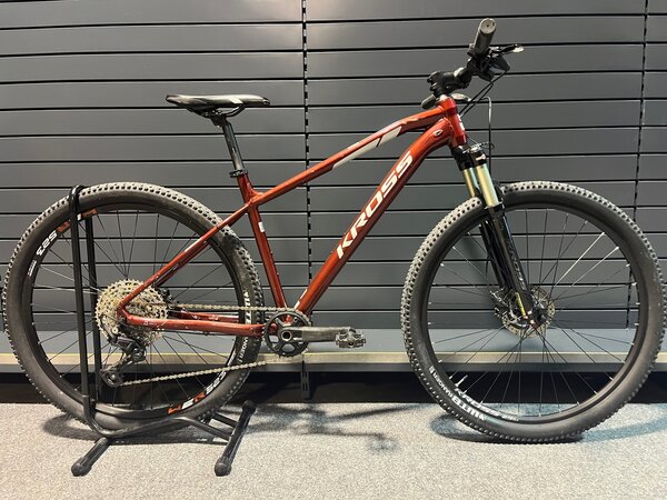 Testovaný Bicykel Kross Level 6.0 Ruby/Silver Glossy 2022