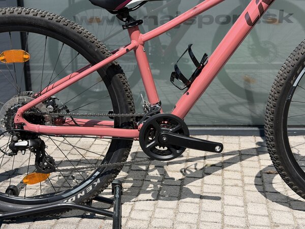 Testovaný bicykel Liv Tempt 4 Terra Roza 2024