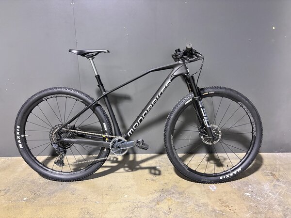 Testovaný bicykel Mondraker Chrono Carbon RR Carbon/Black/Racing silver 2022