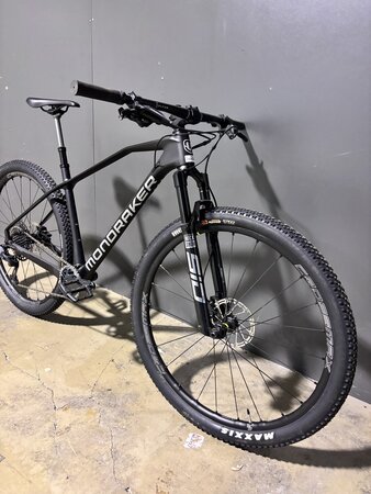 Testovaný bicykel Mondraker Chrono Carbon RR Carbon/Black/Racing silver 2022