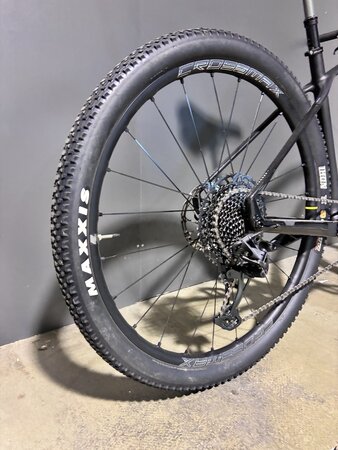 Testovaný bicykel Mondraker Chrono Carbon RR Carbon/Black/Racing silver 2022