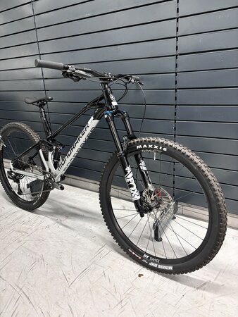 Testovaný Mondraker Foxy 29 Racing Silver/Black 2022