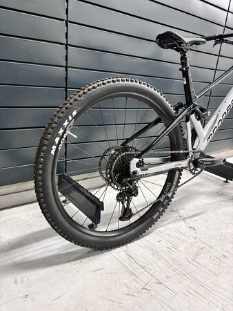 Testovaný Mondraker Foxy 29 Racing Silver/Black 2022