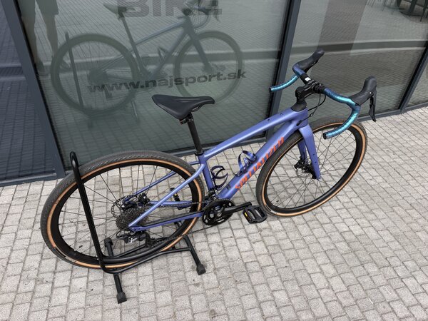 Testovaný bicykel Specialized Epic Hardtail Comp Gloss Blue Tint Carbon/Ion 2019