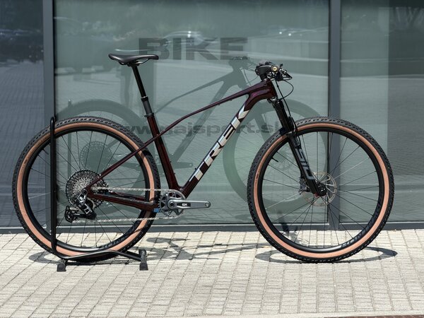 Testovaný bicykel Trek Procaliber 9.7 AXS Gen 3 Carbon Red Smoke 2026