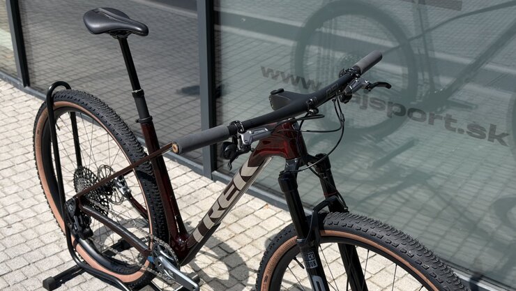 Testovaný bicykel Trek Procaliber 9.7 AXS Gen 3 Carbon Red Smoke 2026