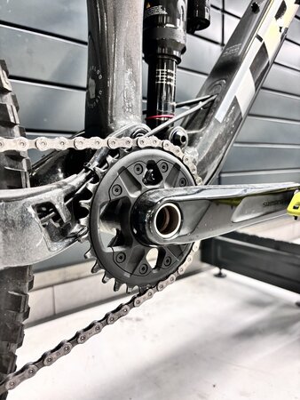 Testovaný bicykel Trek Remedy 8 Dark Prismatic 2022