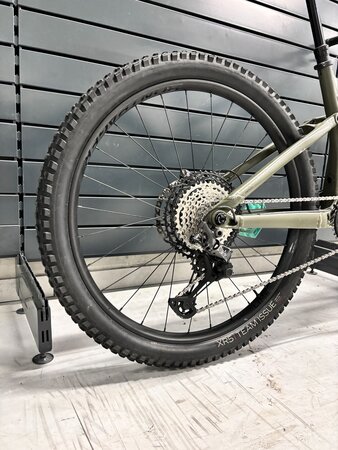 Testovaný bicykel Trek Remedy 8 Matte Olive Grey 2022