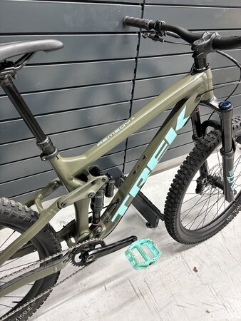 Testovaný bicykel Trek Remedy 8 Matte Olive Grey 2022