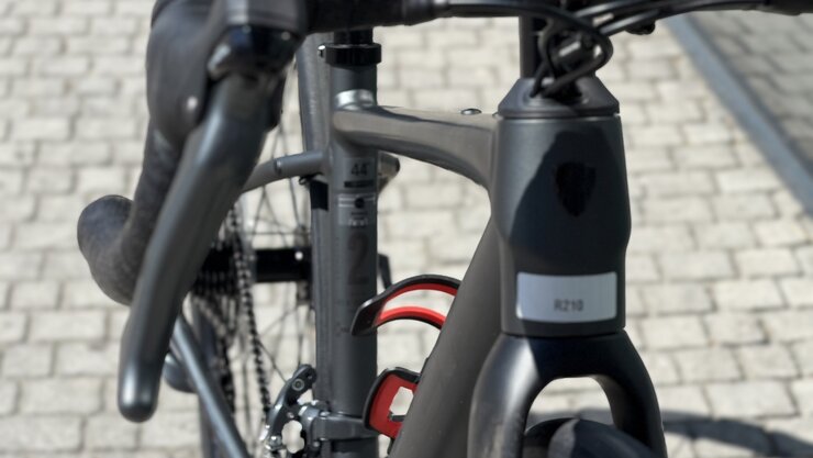 Testovaný bicykel Trek Domane AL 2 Gen 4 Matte Lithium Grey 2026 R210