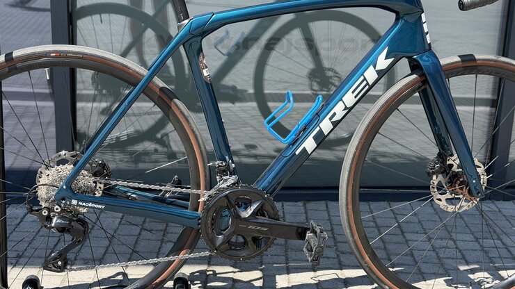 Testovaný bicykel Trek Domane SL 5 Gen 4 Dark Aquatic 2025 R214