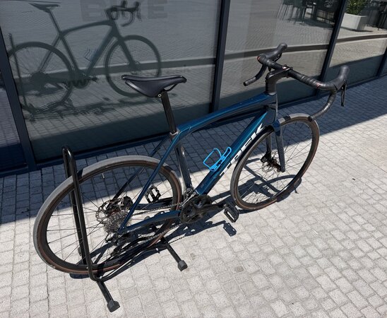 Testovaný bicykel Trek Domane SL 5 Gen 4 Dark Aquatic 2025 R214