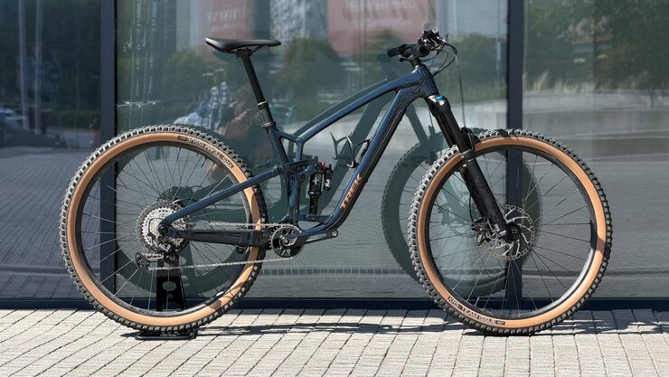 Testovaný bicykel Trek Fuel EX 8 XT Gen 6 Nautical Navy 2025