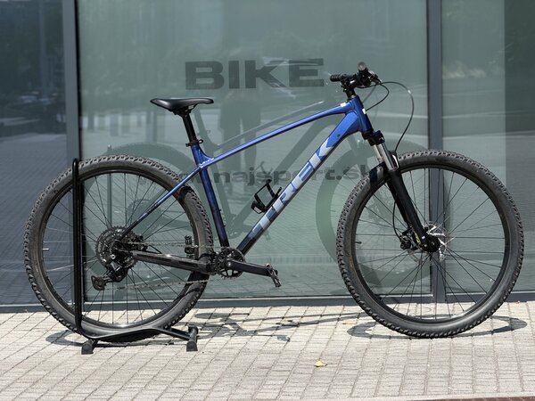 Testovaný bicykel Trek Marlin 5 Gen 3 Purple Flip To Trek Black Fade 2025 R112