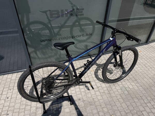 Testovaný bicykel Trek Marlin 5 Gen 3 Purple Flip To Trek Black Fade 2025 R112