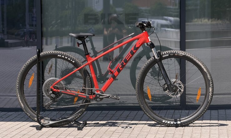 Testovaný bicykel Trek Marlin 6 Gen 3 Lava 2025 R105