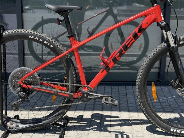 Testovaný bicykel Trek Marlin 6 Gen 3 Lava 2025 R105