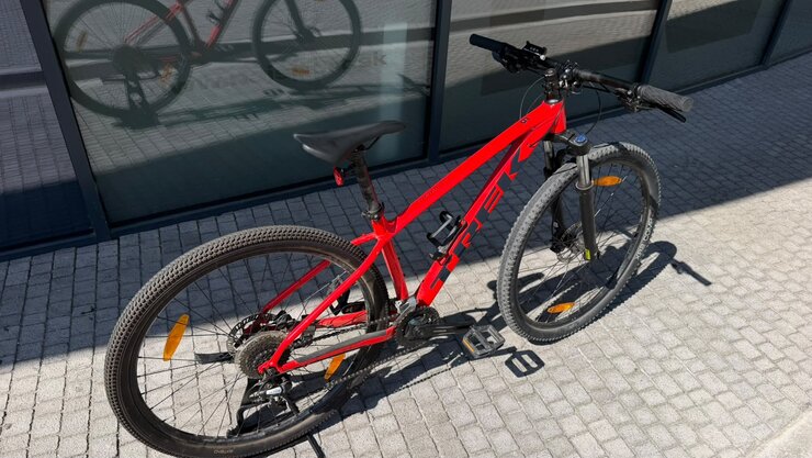 Testovaný bicykel Trek Marlin 6 Radioactive Red/Trek Black 2021
