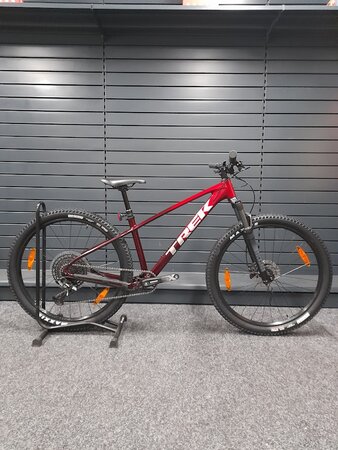 Testovaný bicykel Trek Marlin 7 Gen 3 Fury Red B-KH-2