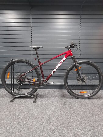 Testovaný bicykel Trek Marlin 7 Gen 3 Fury Red B-KH-3